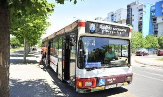 Klima nema ili ne rade, voze otvorenih vrata na autobusu, policija kažnjava