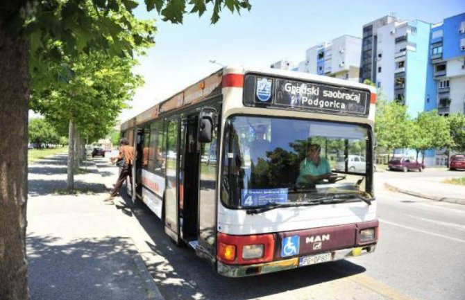 Klima nema ili ne rade, voze otvorenih vrata na autobusu, policija kažnjava