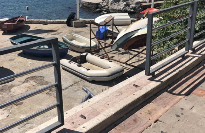 HN: Mladići pali sa visine od 2,5 m, povrijedili glavu