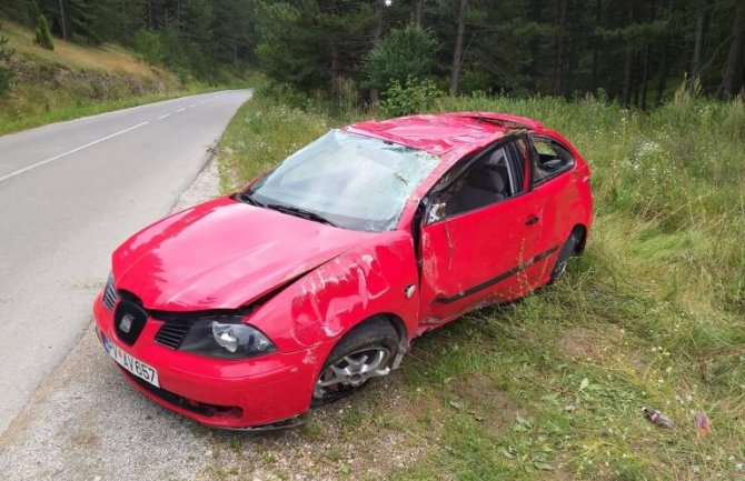 Udes kod Pljevalja: Vozilo izletjelo sa kolovoza i udarilo u stijenu, povrijeđena jedna osoba