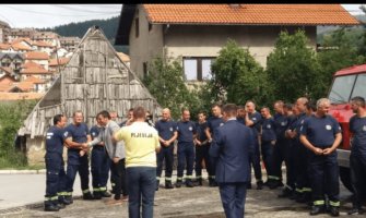 Gradonačelnik Pljevalja nagradio vatrogasce koji su spasili putnike prevrnutog autobusa