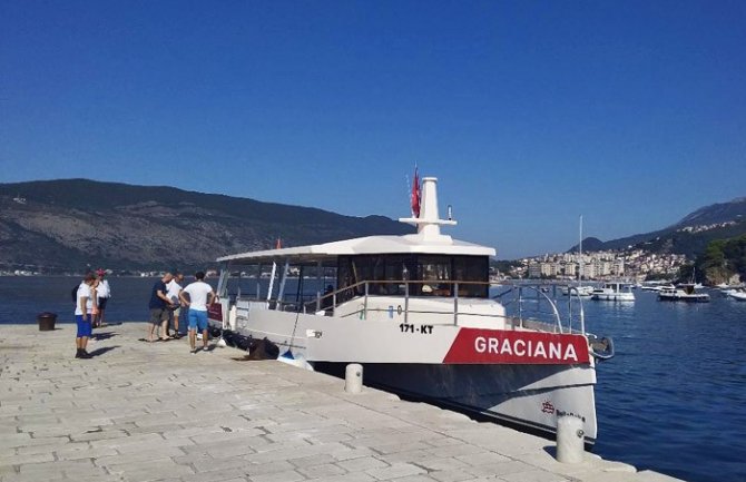 Prvi putnici provozali se eko brodovima od Tivta do Novog