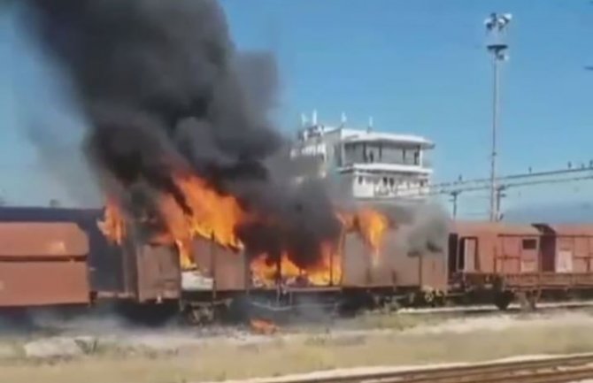 U Podgorici gorio napušteni vagon