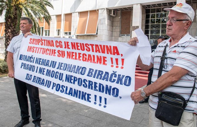 Poslanici da izmijene izborno zakonodavstvo u cilju ostvarivanja jednakog biračkog prava za sve građane