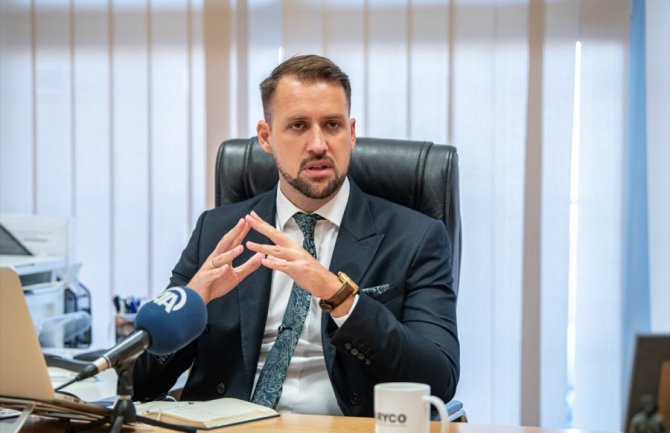 Koljenović: Velika etnička distanca među mladima, opterećeni prošlošću