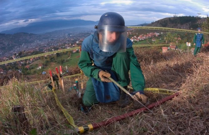 Dva deminera poginula, jedan povrijeđen