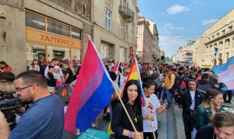 Prva Parada ponosa u BiH: Na ulicama šeta preko 1000 ljudi(VIDEO)