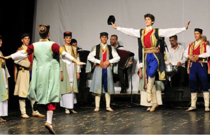 CKM premijeru: Osnovati profesionalni folklorni ansambl