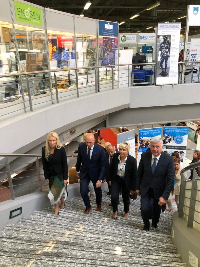 image4d998645c77517e1ffea0457c74c074cV