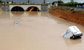 Poplave u Španiji odnijele 6 života, evakuisane stotine ljudi na jugoistoku(VIDEO)