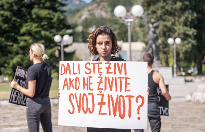 Montenegro Prajd karavan krenuo Crnom Gorom: Prvo javno okupljanje trans osoba održano u KL