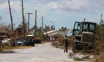 Uragan Umberto sve pokidao, Bermude u totalnom mraku (VIDEO)