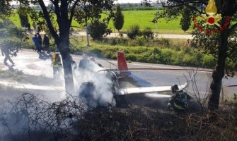 Italija: Srušio se mali avion, jedna osoba poginula (FOTO)