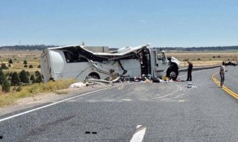 SAD: Autobus sa turistima sletio s puta, 4 osobe stradale, 16 teško povrijeđenih