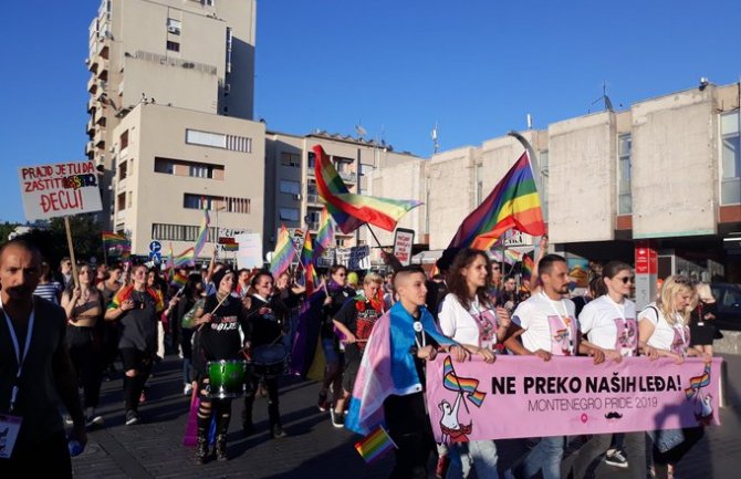 Povorka ponosa bez incidenata, zatraženo usvajanje zakona o životnom partnerstvu osoba istog pola