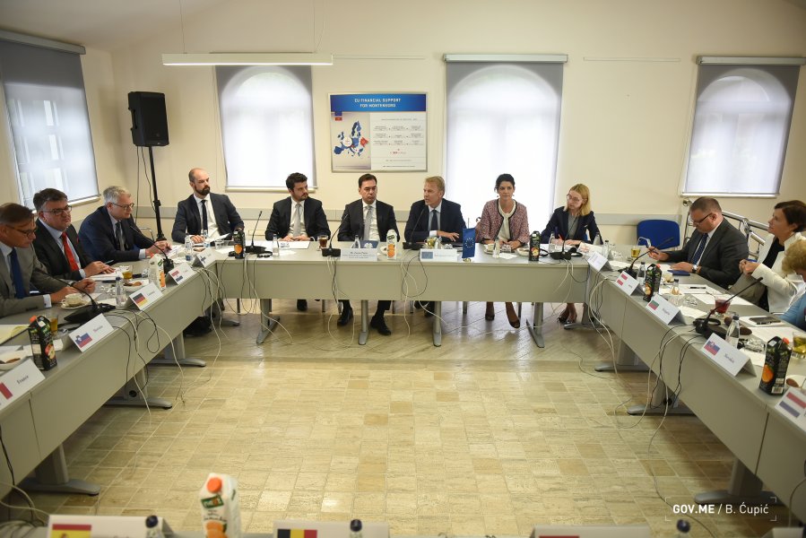 48792793328354d9c6943o