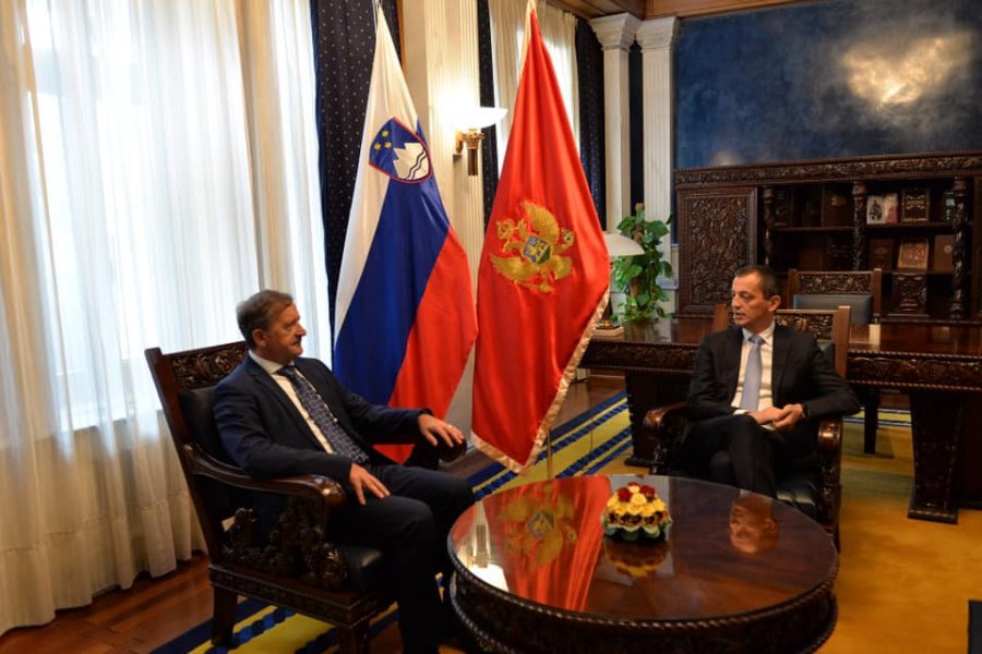 7117386425103760991965105030287846221545472n