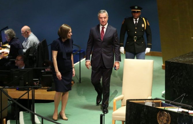 AP citirao Đukanovića o izbjeglicama