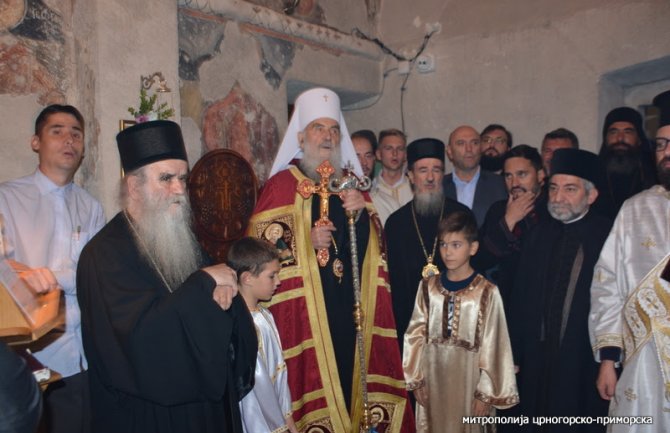 Irinej: Đukanović potiče iz jedne poštene i ugledne porodice,pozdravio me preko Amfilohija