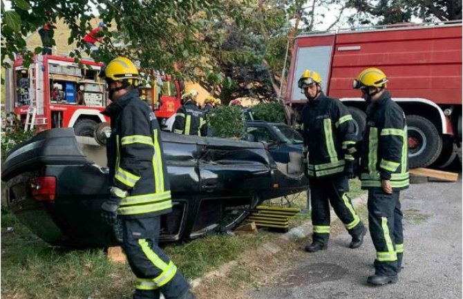 Tivatski vatrogasci učestvovali u vježbi - kako intervenisati u udesima (FOTO)