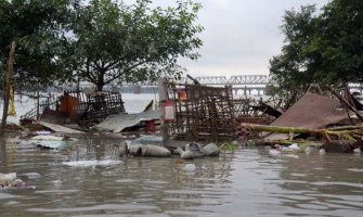 Poplave u Indiji odnijele preko 100 života(VIDEO)