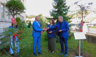 Poklonili arboretum cetinjskoj Gimnaziji