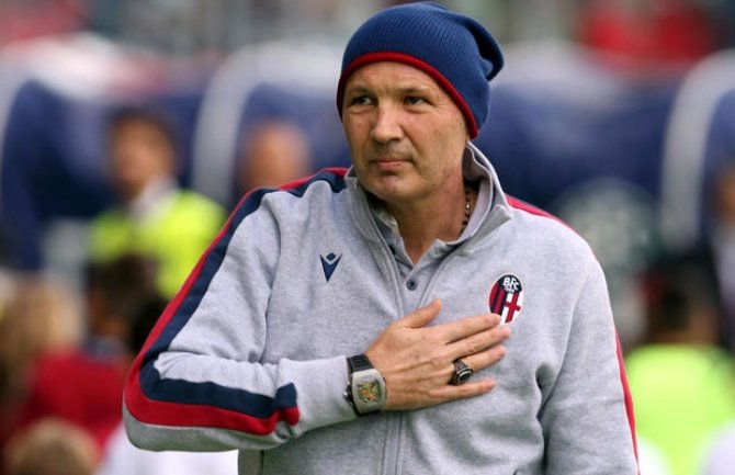 Mihajlović navijačima Bolonje: U teškim trenucima ostali ste blizu mene i dali mi snagu (VIDEO)