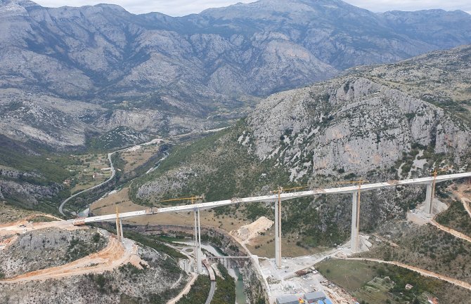 Marković sjutra obilazi most „Moračica“ povodom spajanja rasponske konstrukcije(VIDEO)