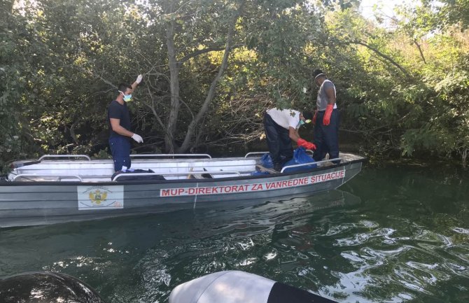 Danas izvađeno više od 100 kesa sa uginulom živinom(FOTO)