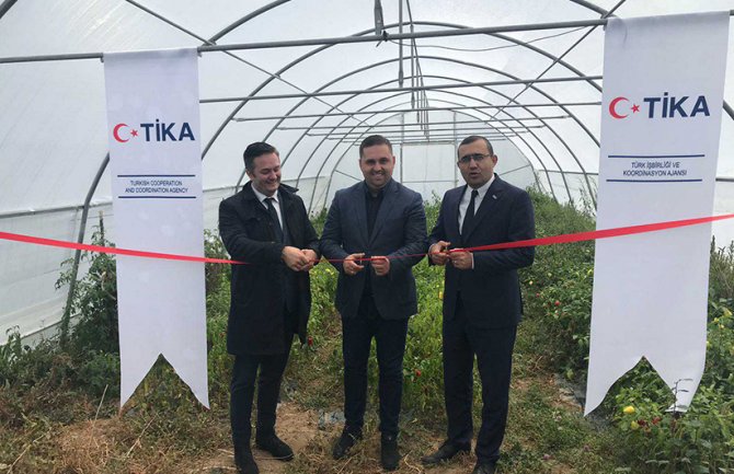 TIKA u saradnji sa Opštinom Bijelo Polje donirala plastenike za 10 porodica