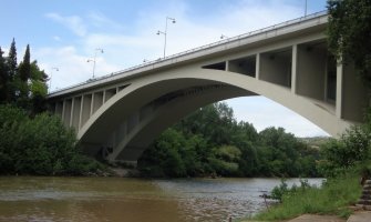 PG: Nakon višesatnih pregovora muškarac koji je skočio sa Blažovog mosta uzvučen iz vode