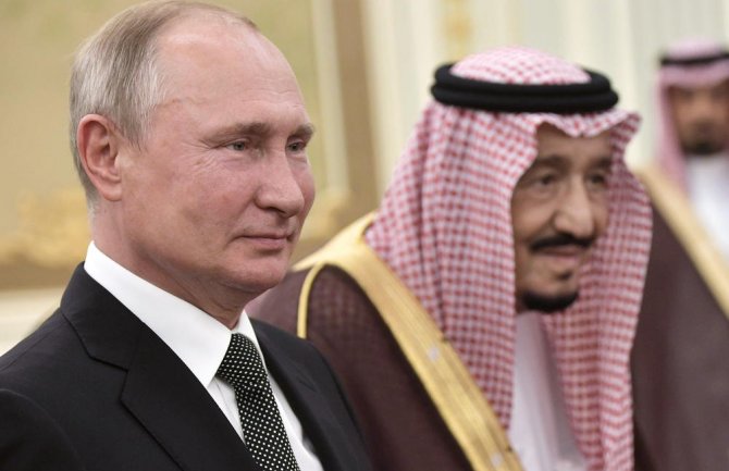 Urnebesno: Saudijski vojni bend odsvirao rusku himnu tako da je Putin jedva prepoznao(VIDEO)