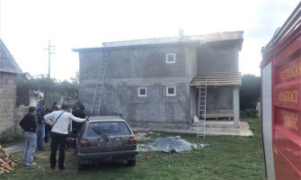 Nikšićanin stradao od strujnog udara dok je postavljao limariju