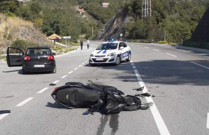 Budva: Sudar motora i automobila, jedna osoba povrijeđena