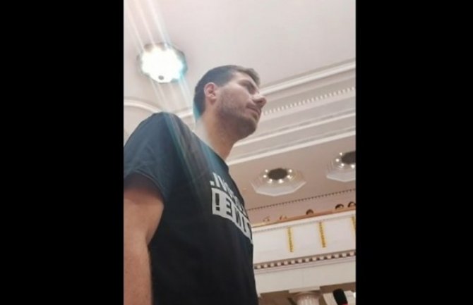 Pernar ponovo izbačen sa sjednice hrvatskog parlamenta(VIDEO)