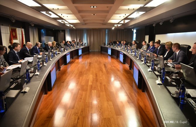 Zapošljavanje u državnim i javnim organima samo uz saglasnost Užeg kabineta Vlade