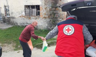 Stigla pomoć za porodicu Bugarin: Paketi hrane, invalidska kolica, tokom dana će dobiti i struju 