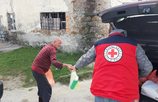 Stigla pomoć za porodicu Bugarin: Paketi hrane, invalidska kolica, tokom dana će dobiti i struju 