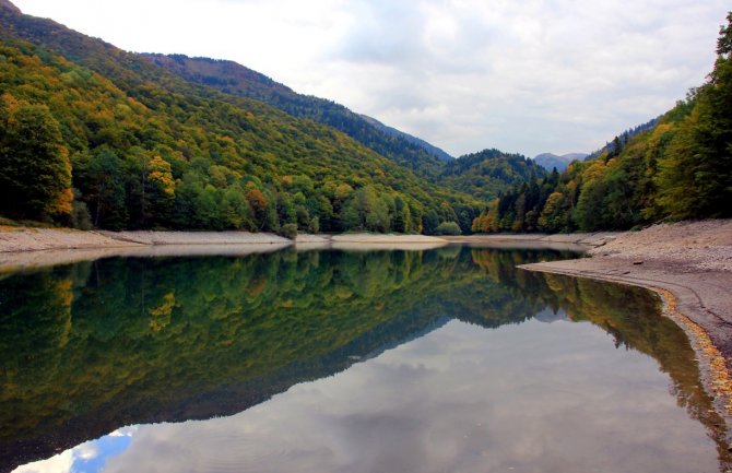 Umjereno oblačno, tokom noći moguća kiša