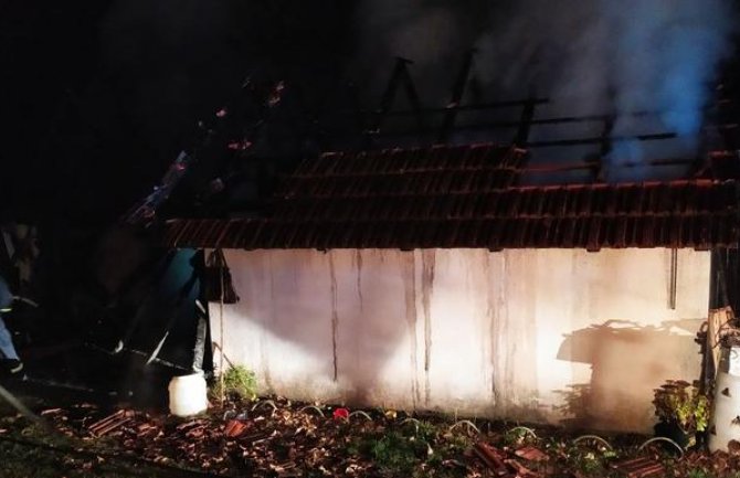  Vatrogasci uspjeli da odbrane kuću od vatre