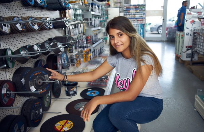 Sve više Roma završava srednju školu,  jedanaestoro se i zaposlilo