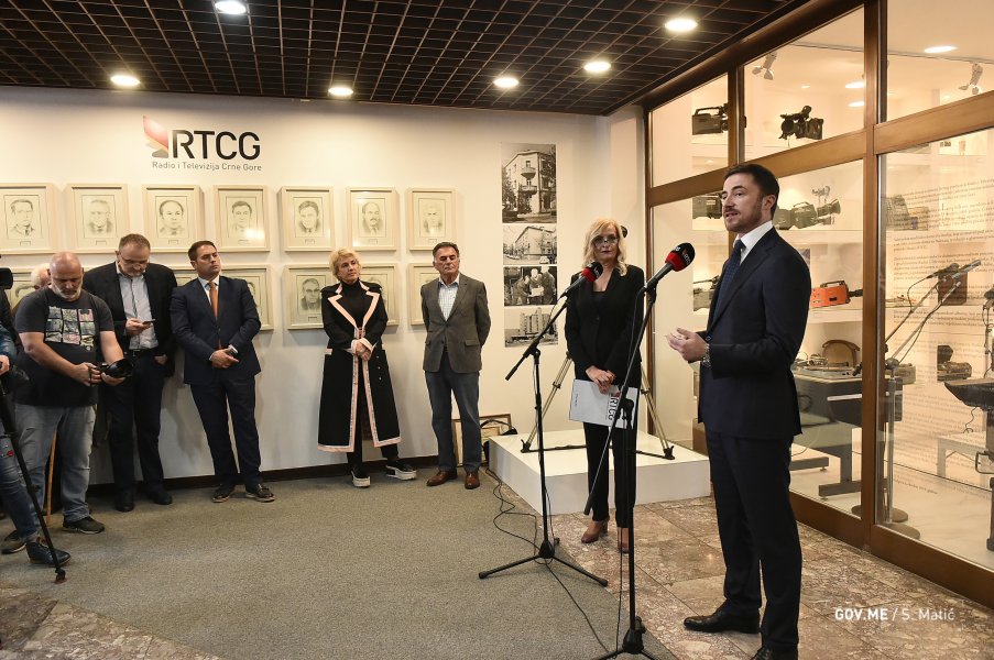 490499832469399073a4bo