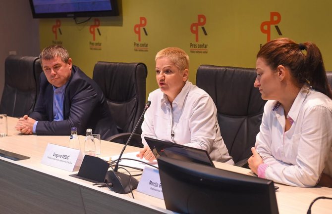 Pet OSI izradilo više od 700 komada komada jednostavnih ukrasnih predmeta i nakita