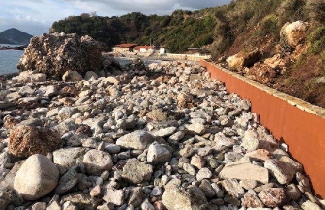 Nevrijeme uništilo plažu Galija