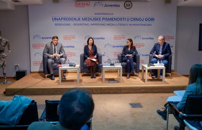  Polovina ispitanika smatra da crnogorski mediji različito izvještavaju o istim temama