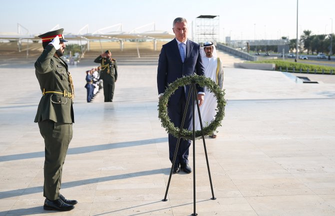  Đukanović položio vijenac na Spomenik palim borcima Wahat Al Karama(FOTO)