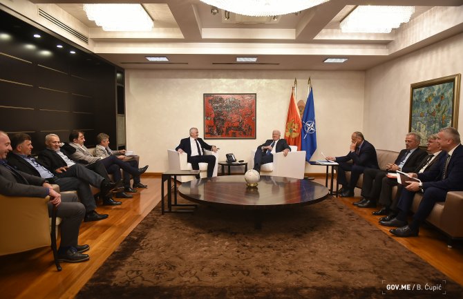 Stvoreni uslovi za povećanje zarada u prosvjeti i zdravstvu