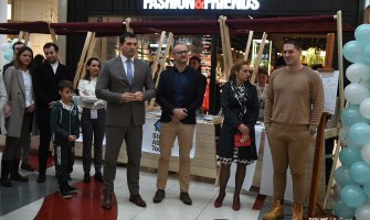 Janović sa preduzetnicima: Opredijeljeno 800 hiljada za projekte za mlade