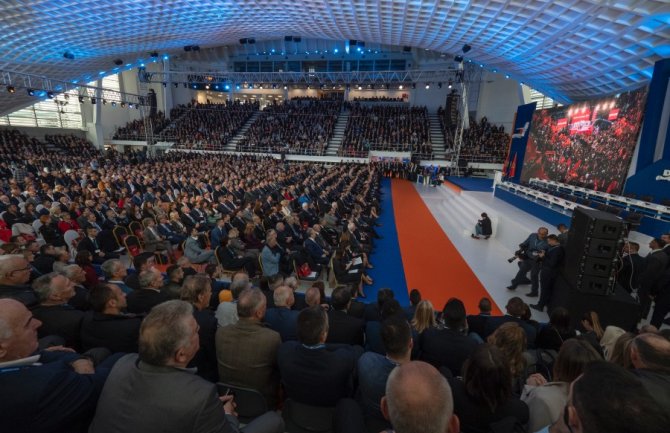 Ovo su članovi Glavnog odbora DPS-a