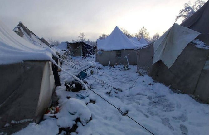 Migranti u BIH počeli štrajk glađu zbog nehumanih uslova (FOTO) (VIDEO)